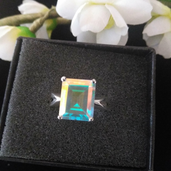 RARE IRIDESCENT WHITE SAPPHIRE TAVOLITE RING - Picture 2 of 10